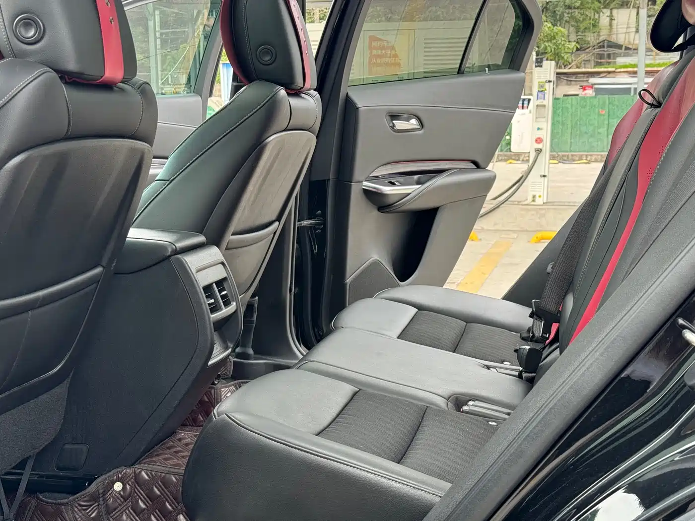 Cadillac XT4 2021 28T FWD Premium Edition фото 5