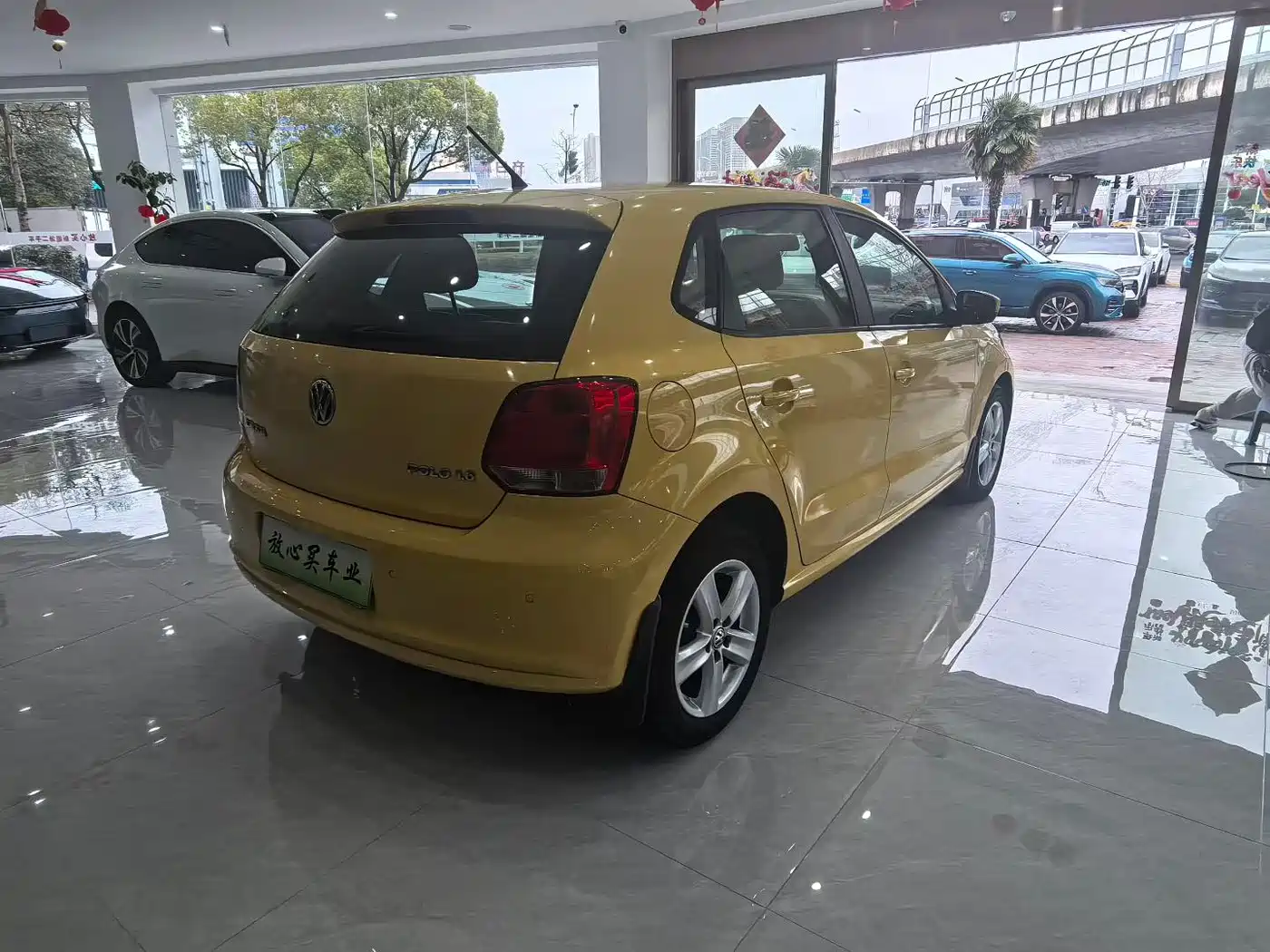 Volkswagen Polo 2011 1.6L Automatic Style Edition фото 7