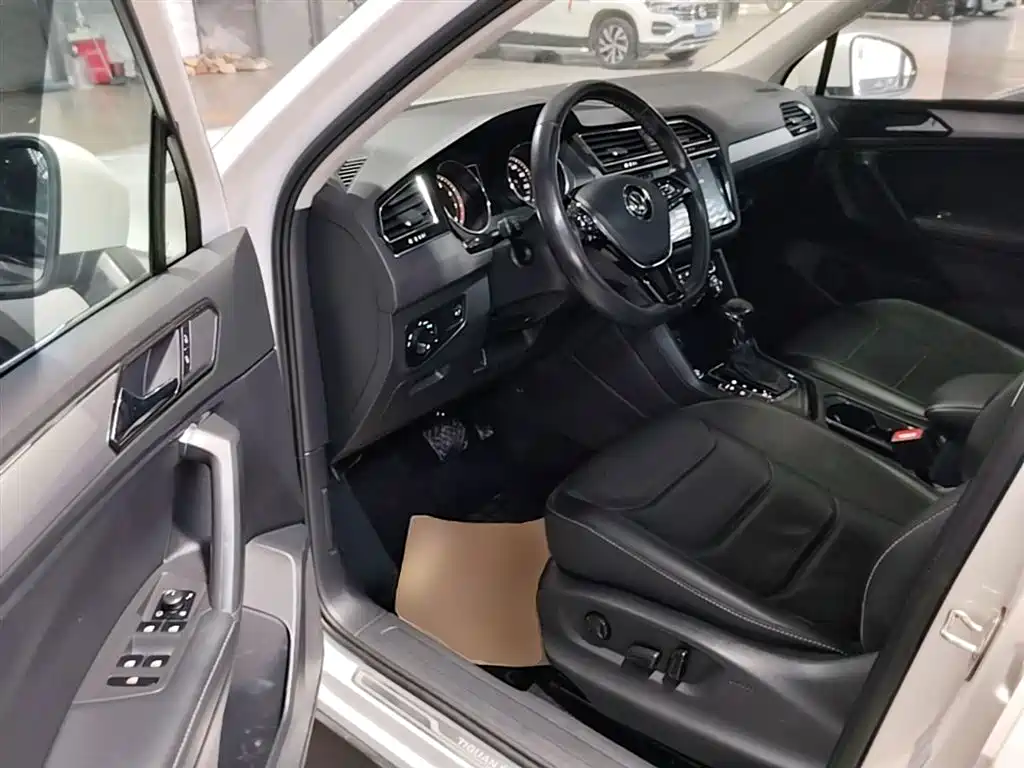 Volkswagen Tiguan L 2019 Facelift 280TSI Auto 2WD Panorama Comfort China VI фото 16