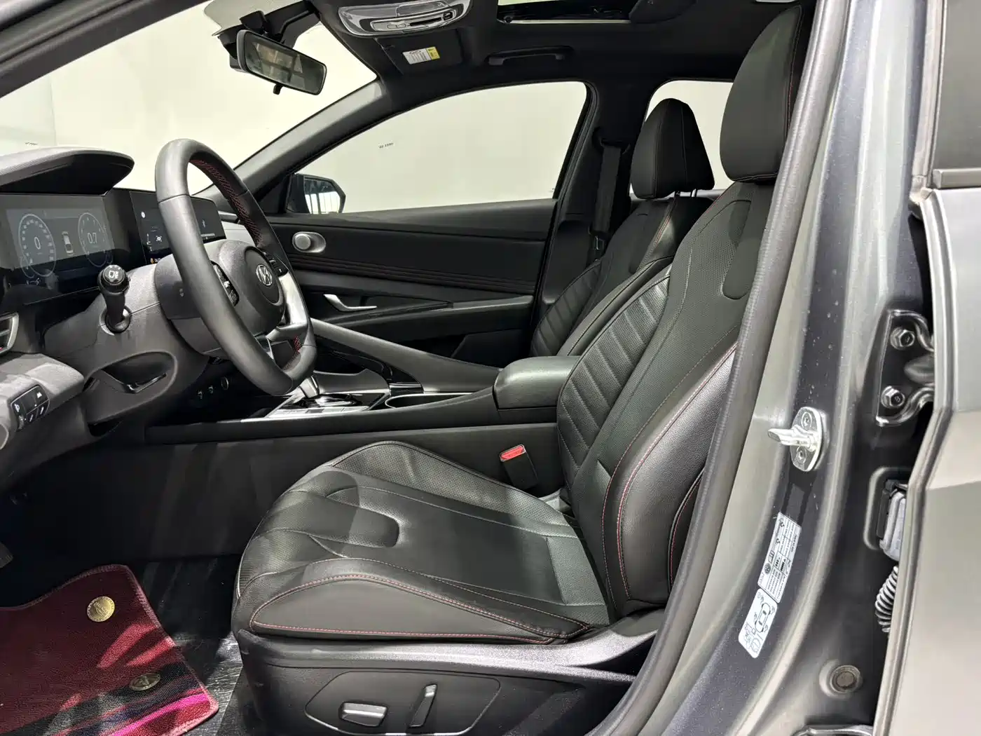 Hyundai Elantra 2022 1.5L CVT 20th Anniversary Edition фото 7