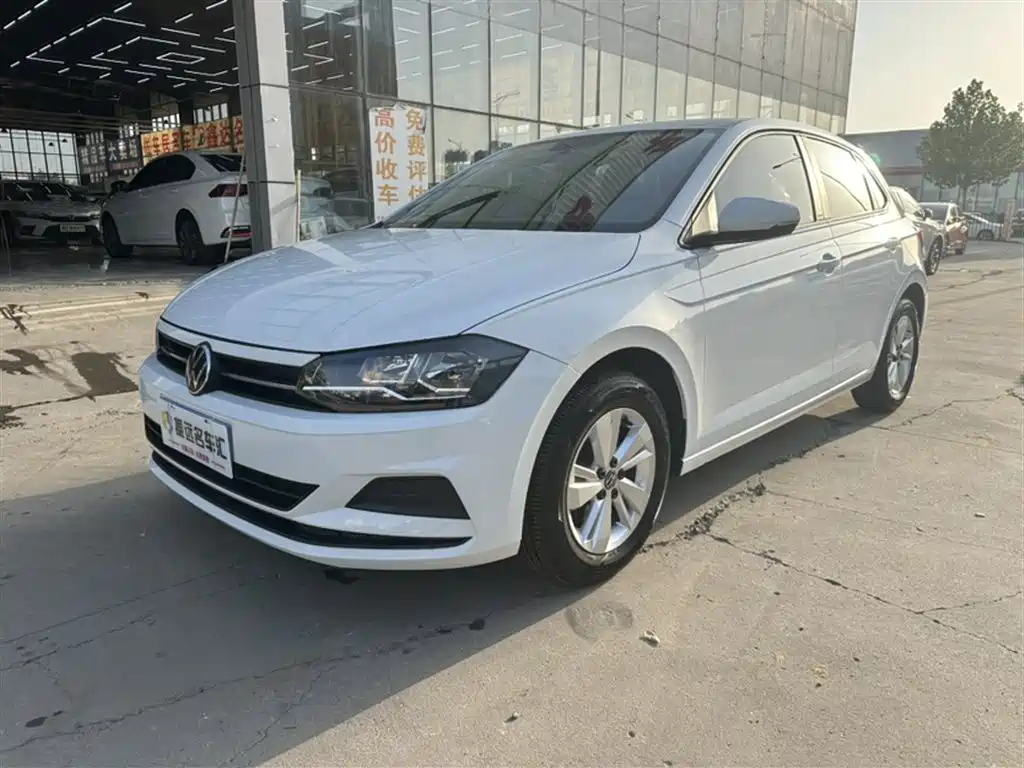 VOLKSWAGEN POLO