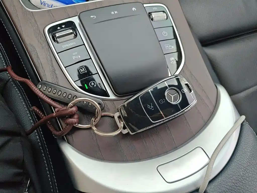 MERCEDES-BENZ GLC