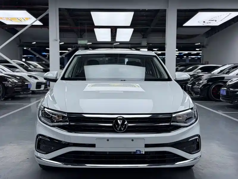 VOLKSWAGEN BORA
