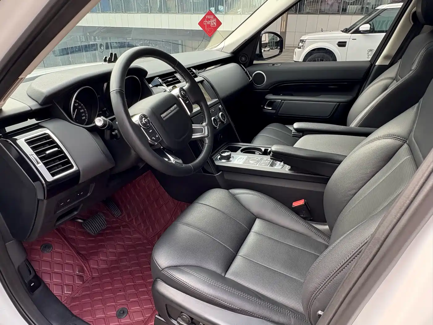Land Rover Discovery 2019 3.0 SC V6 SE фото 2
