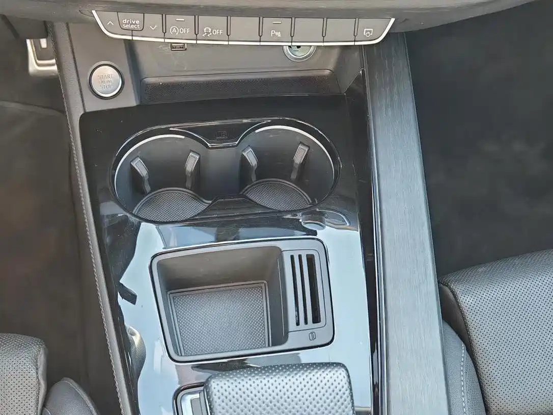 Audi A4L 2023 40 TFSI Luxury Sport фото 7