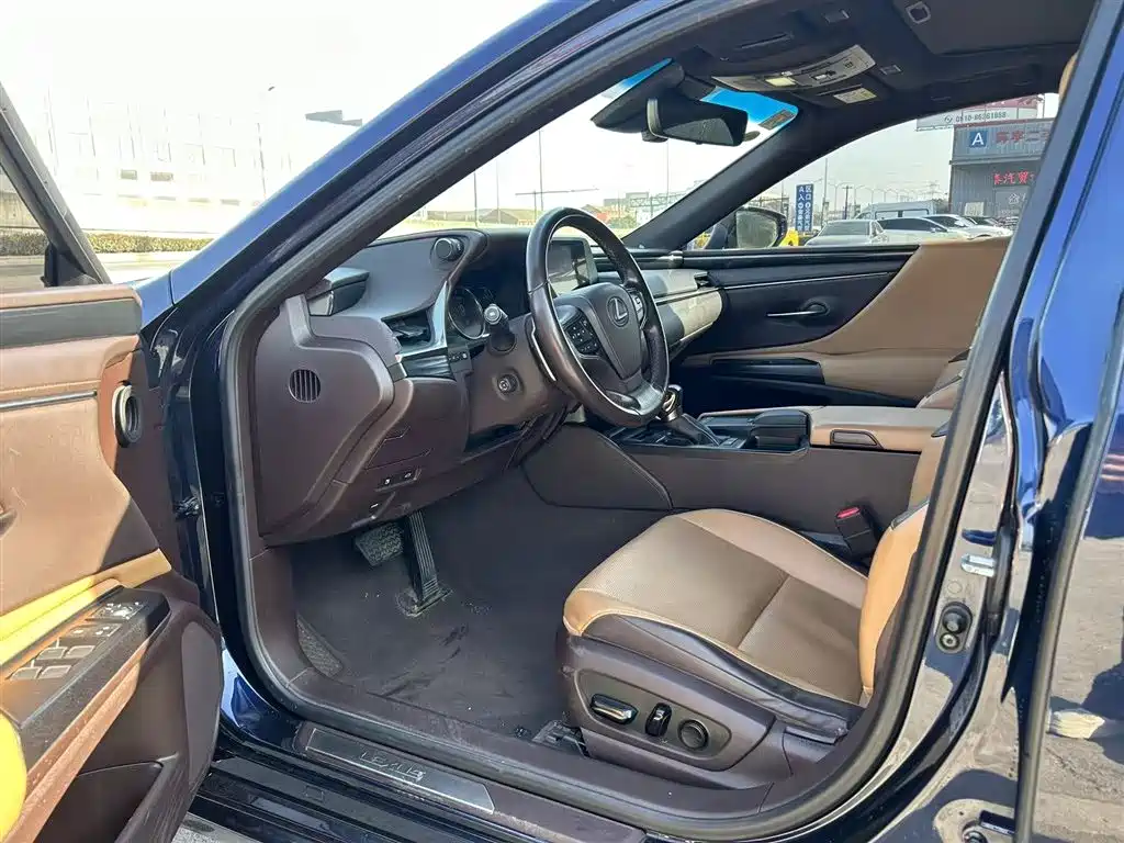 Lexus ES 2020 200 Excellence фото 8