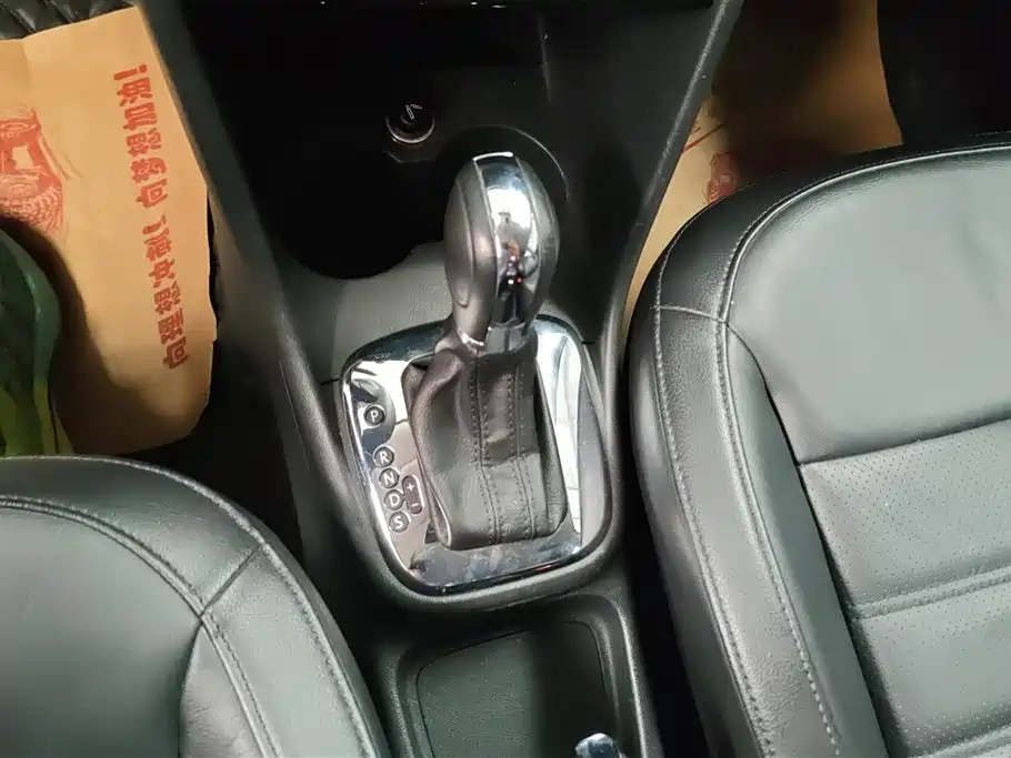 Volkswagen Polo 2013 1.6L Automatic Luxury Edition фото 16