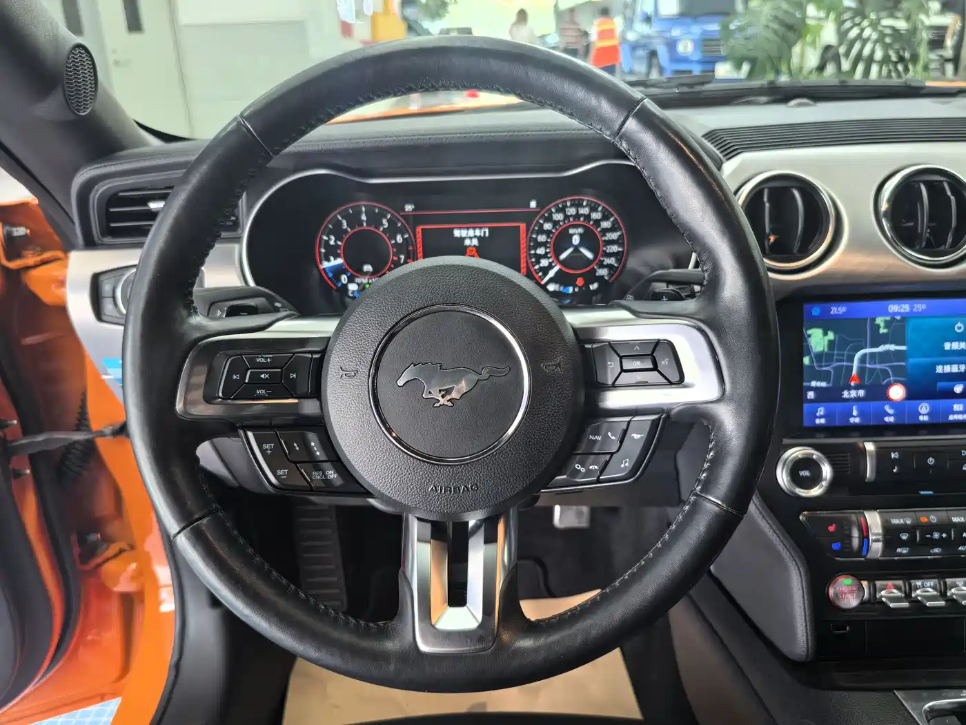 FORD MUSTANG