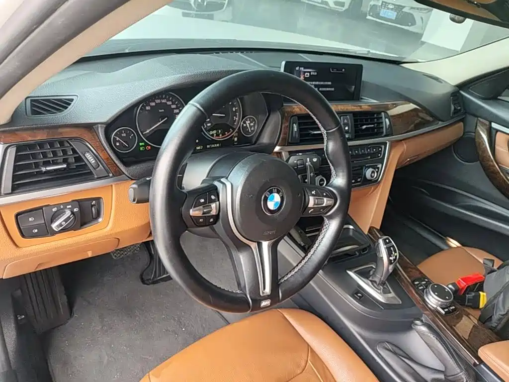 Photo 10 - BMW 3 Series