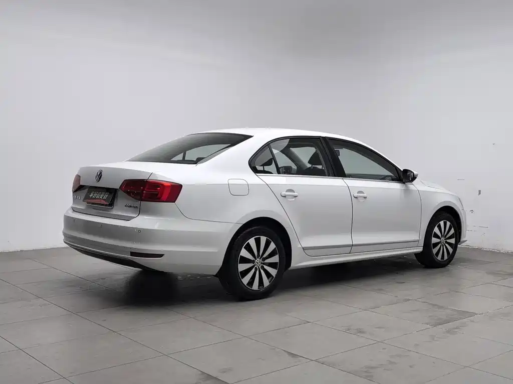 Photo 2 - Volkswagen Sagitar