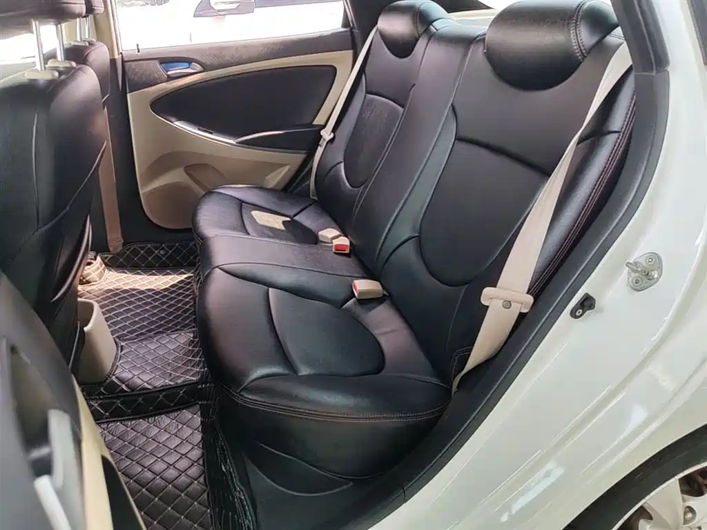 Hyundai Verna 2016 1.4L Manual Smart GLS фото 17
