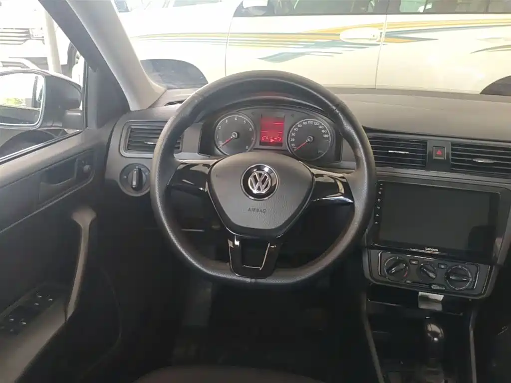 VOLKSWAGEN SANTANA