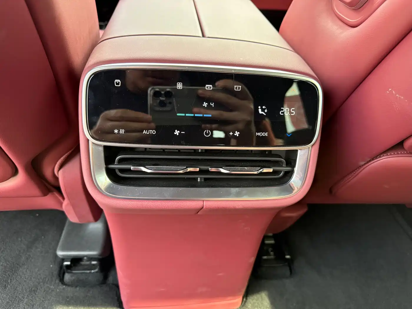 AITO Wenjie AITO M8 2025 Model Extended Range Ultra Edition 53.4kWh 5-Seater фото 8