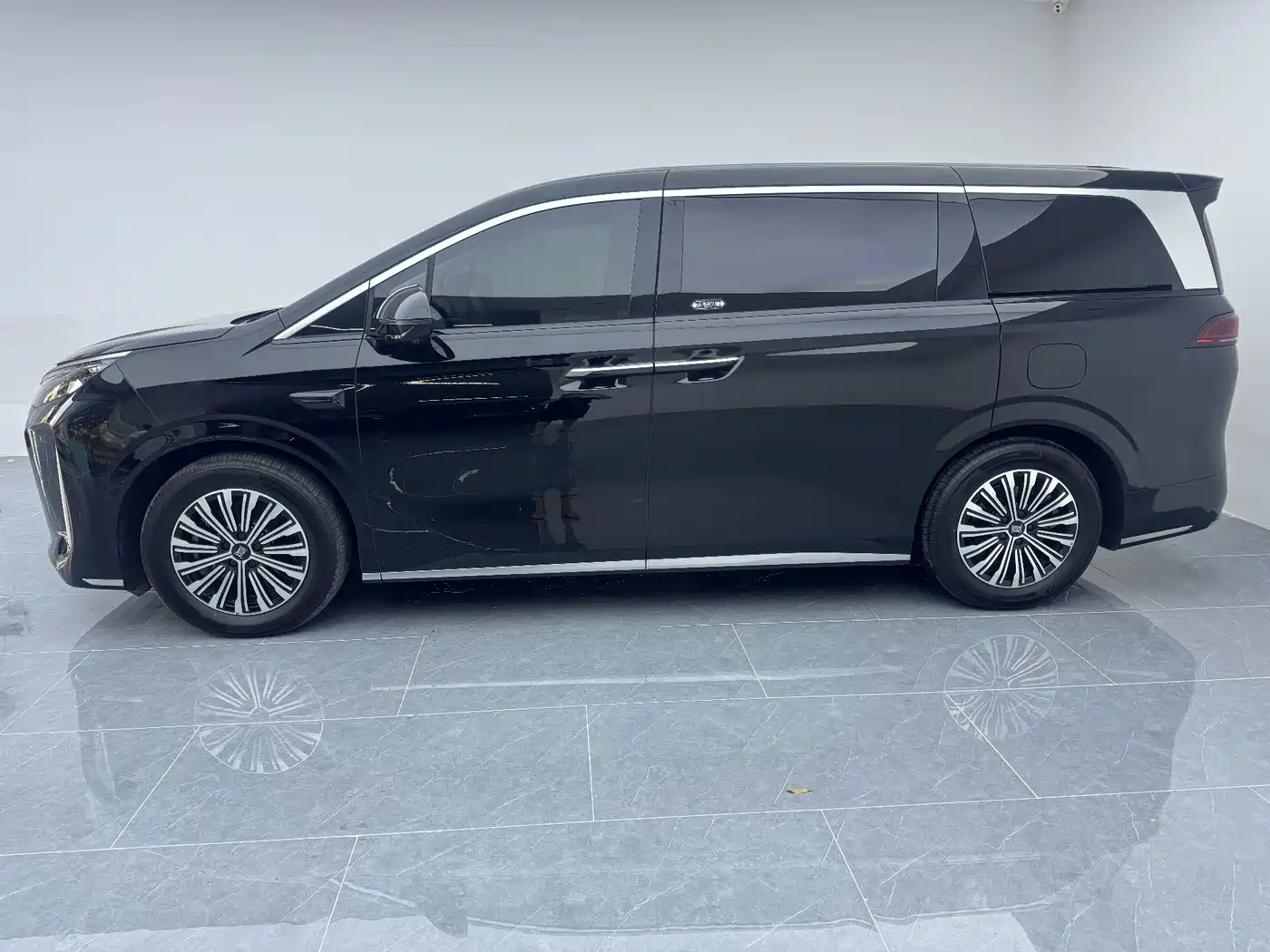 BYD Xia 2025 DM-i 1.5T 100km Surpass Edition фото 15