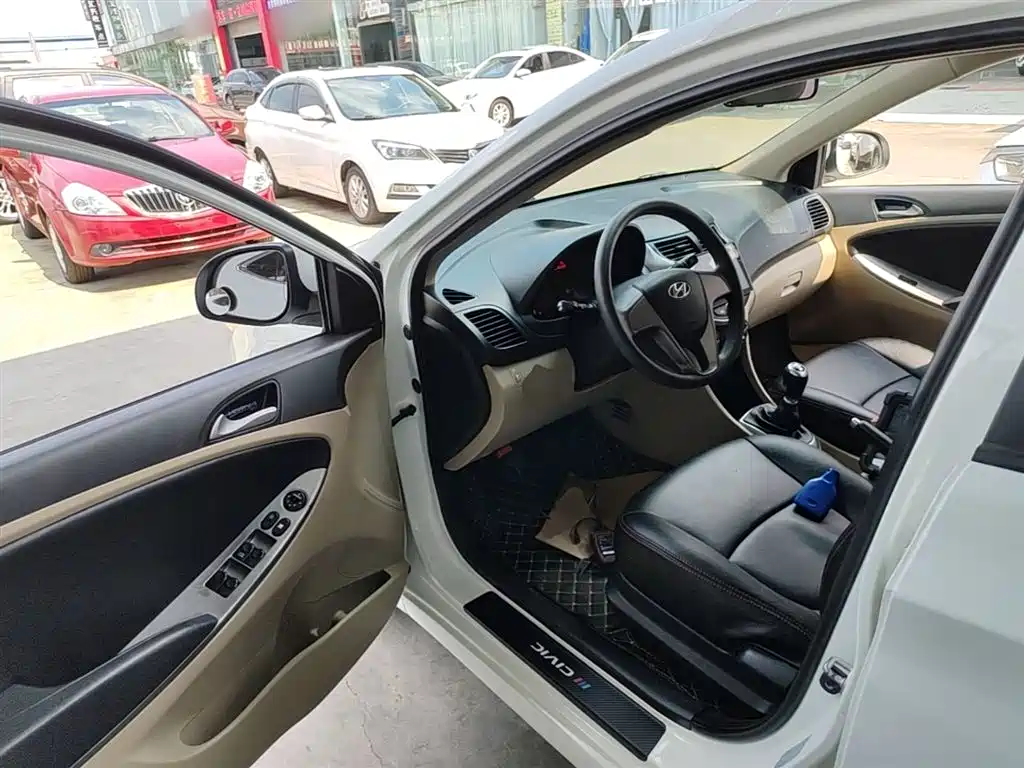 Hyundai Verna 2016 1.4L Manual Smart GLS фото 16