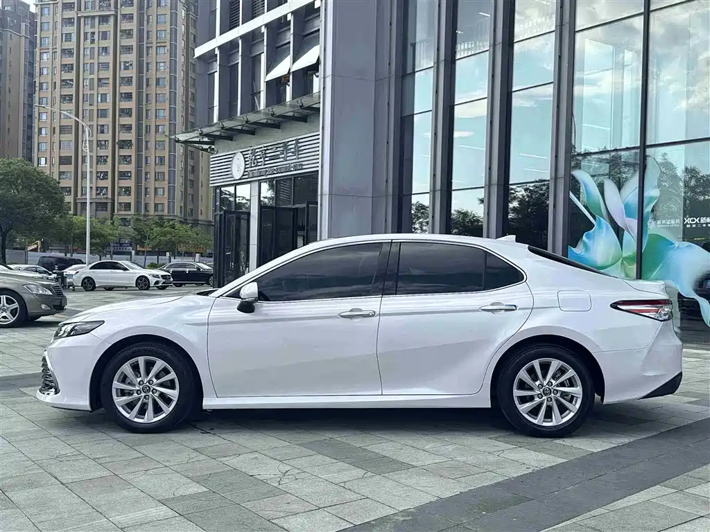Toyota Camry 2021 2.0G Luxury Edition фото 3