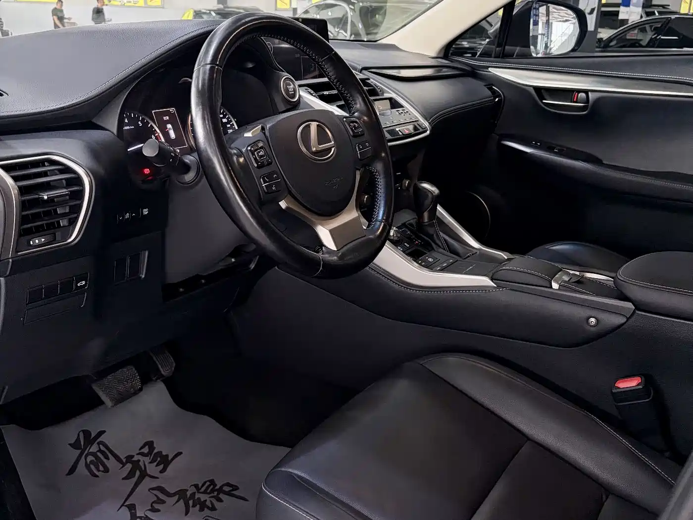 Lexus NX 2017 300 FWD Sharp Edition фото 7