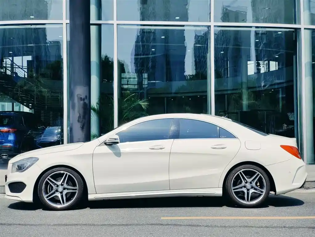 Mercedes-Benz CLA (Import) 2015 CLA 220 4MATIC фото 3