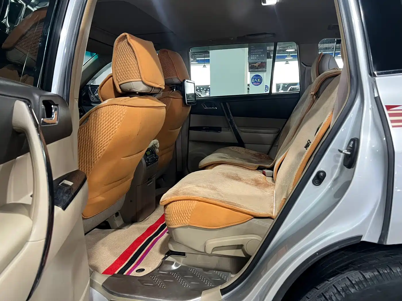 Toyota Highlander 2011 2.7L 2WD 7-seat Luxury фото 8