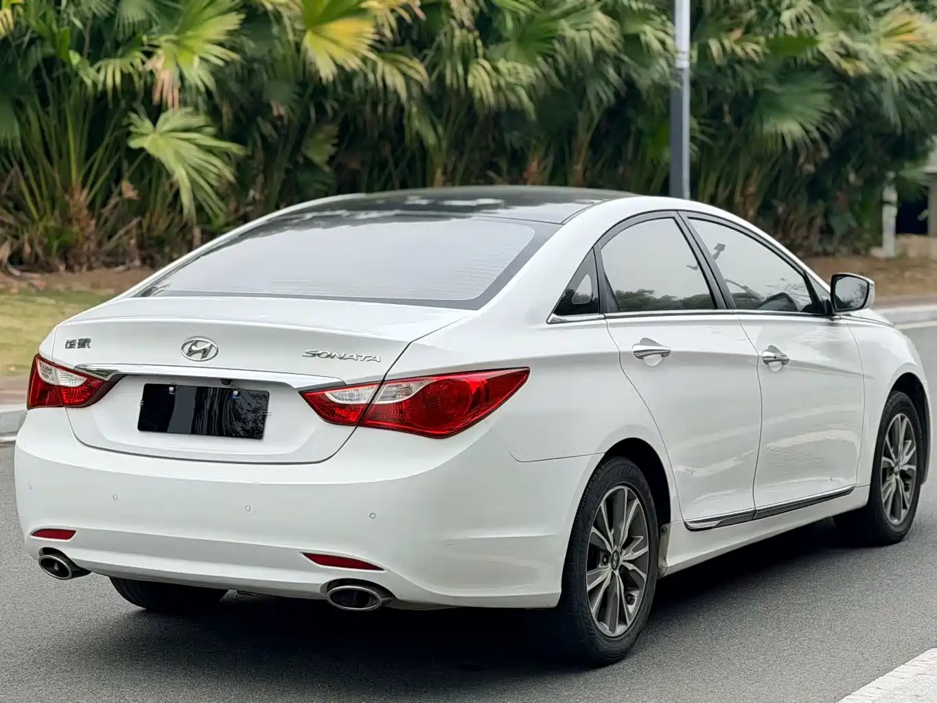 Hyundai Sonata 2015 Classic 2.0L Automatic Luxury Edition фото 9