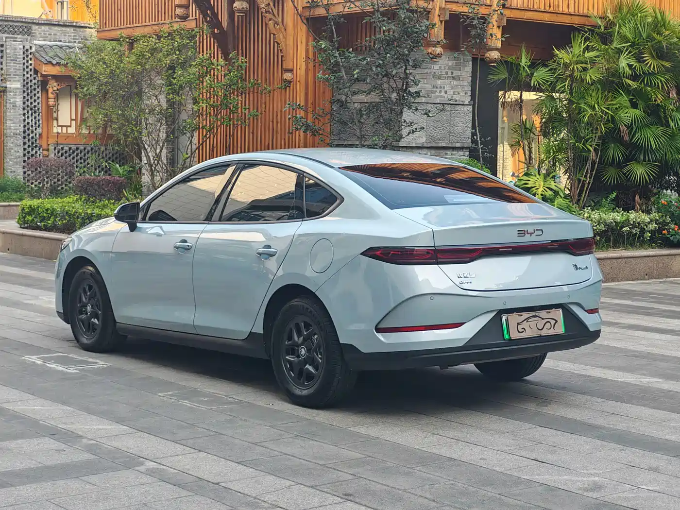 BYD Qin PLUS 2025 DM-i Smart Drive 55KM Leader фото 4