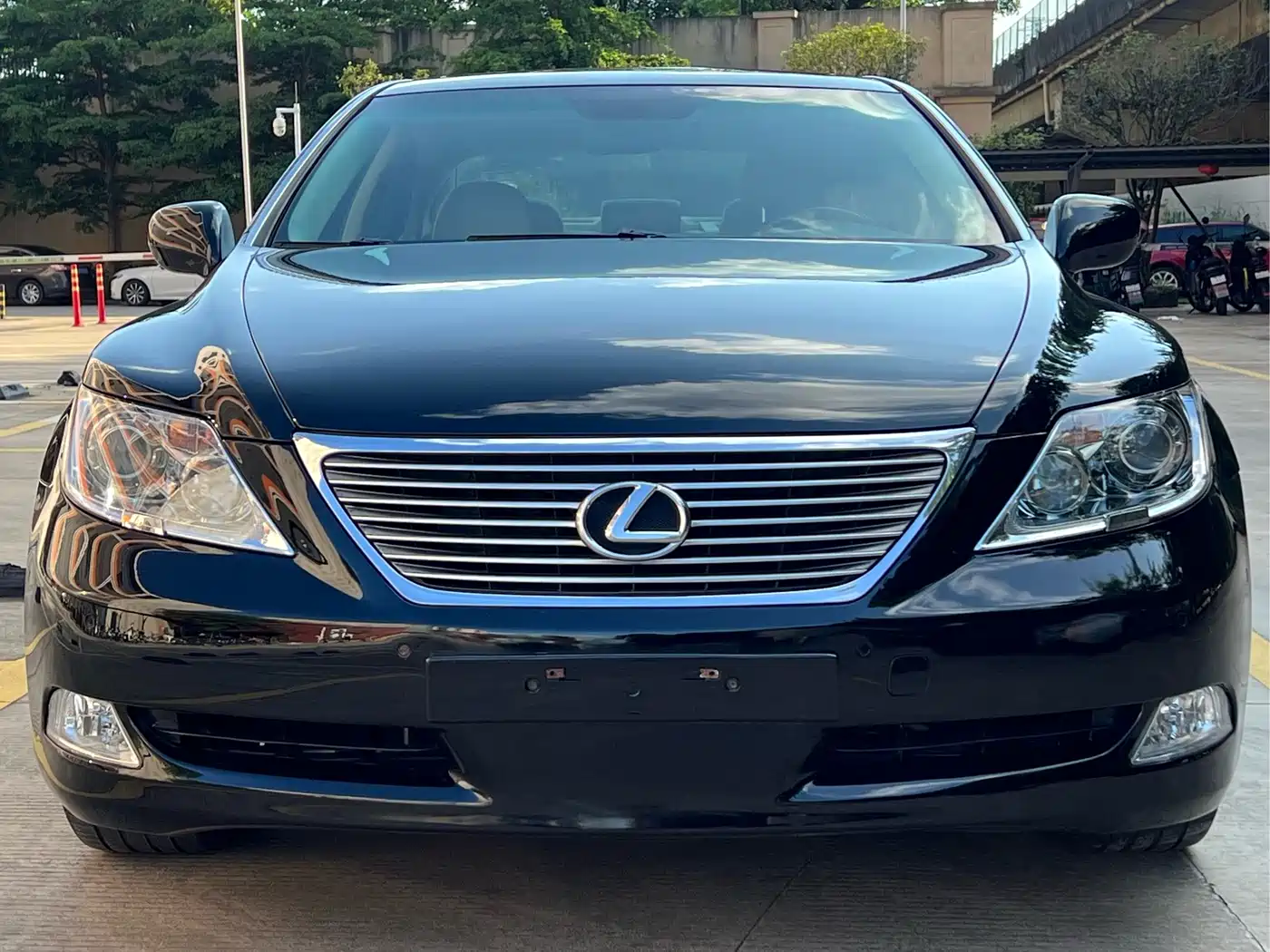 Фото 2 - Lexus LS