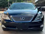 Фото 2 - Lexus LS