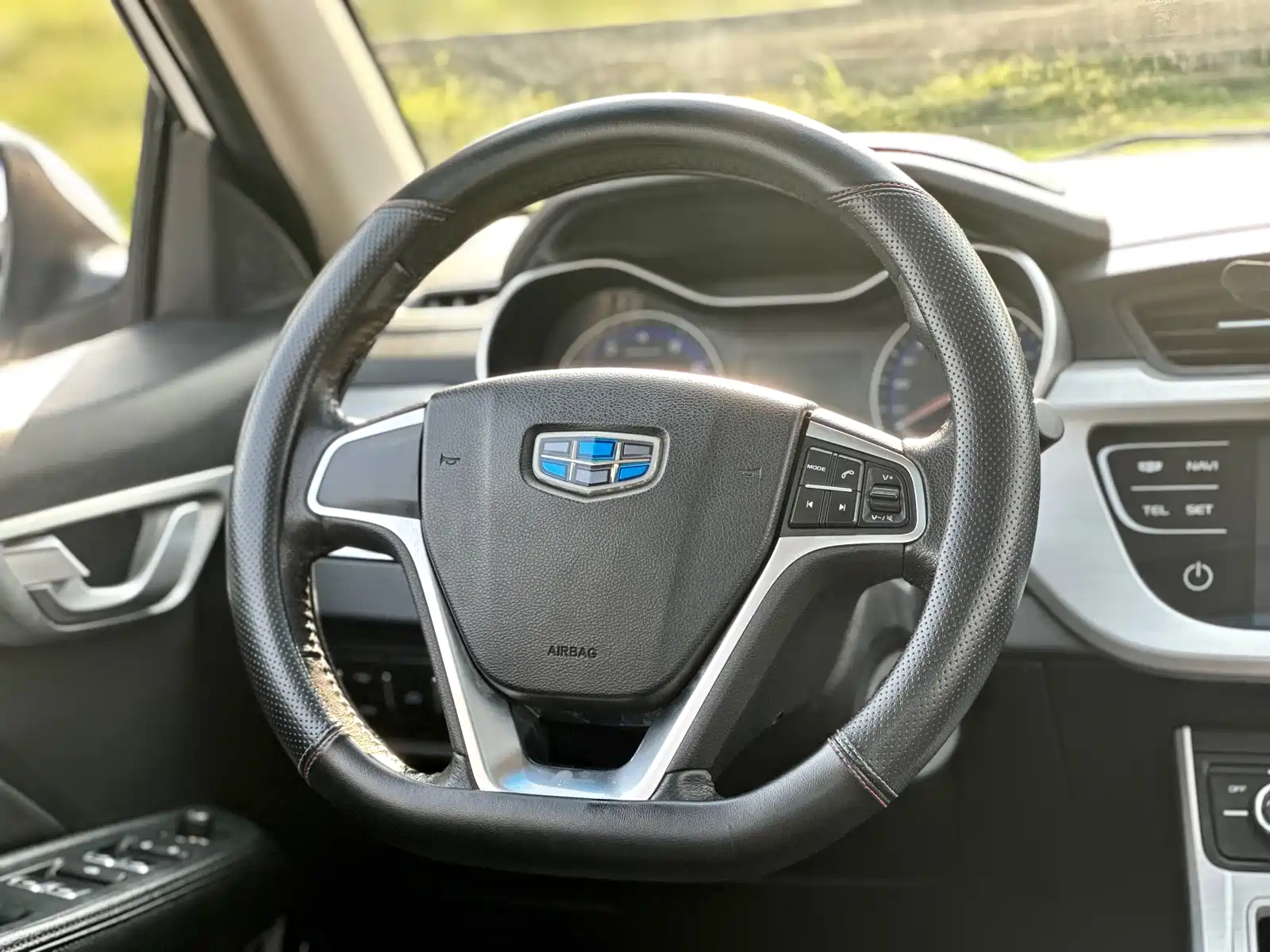 Фото 32 - Geely Vision