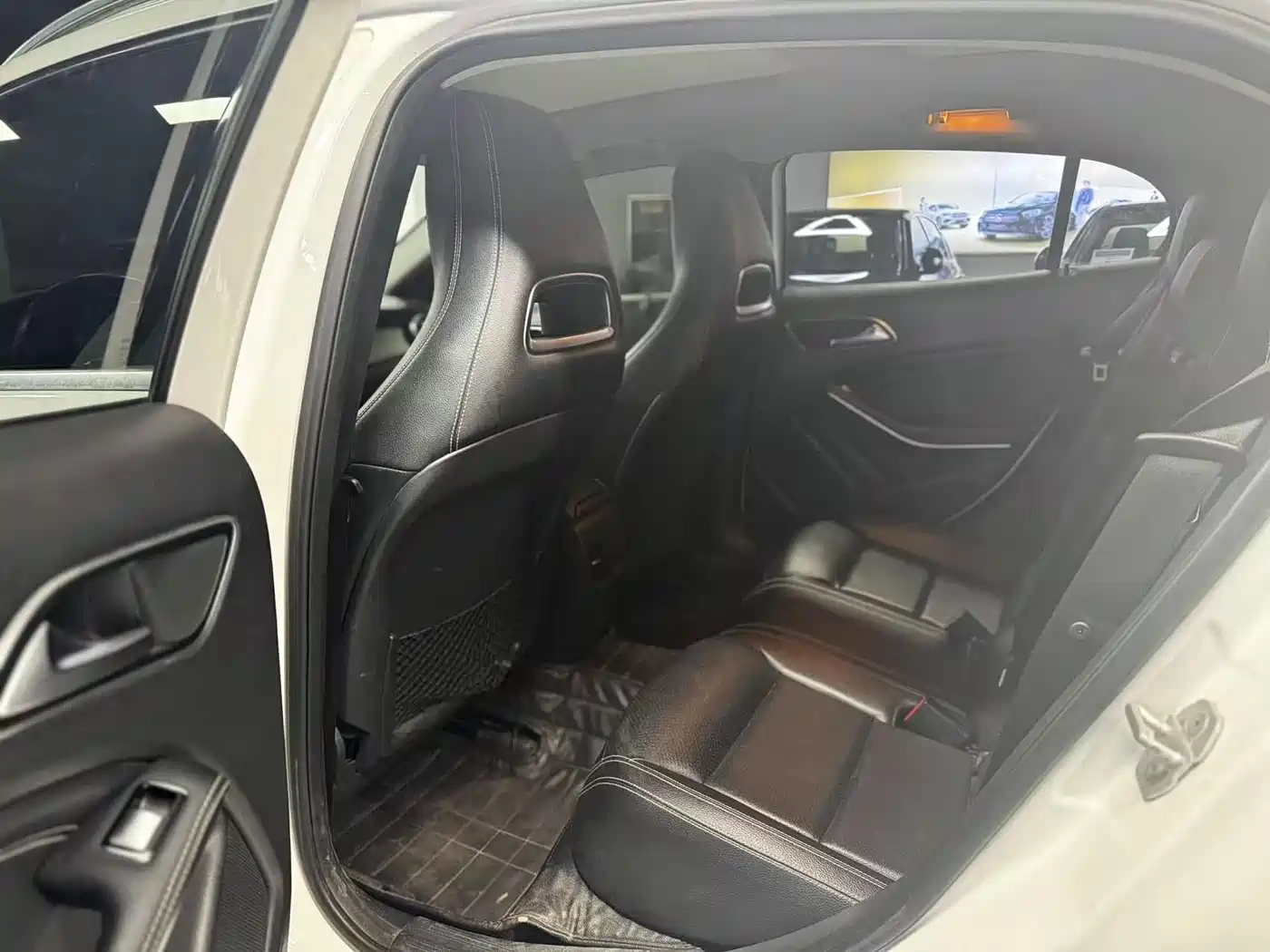 Mercedes-Benz GLA 2015 GLA 200 Dynamic фото 11