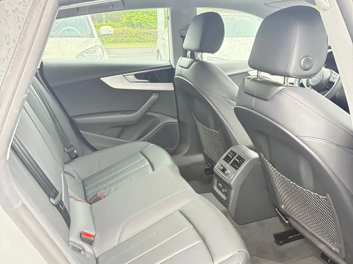 Audi A5 (Import) 2025 Sportback 40 TFSI quattro Collector's Edition Luxury Dynamic фото 9