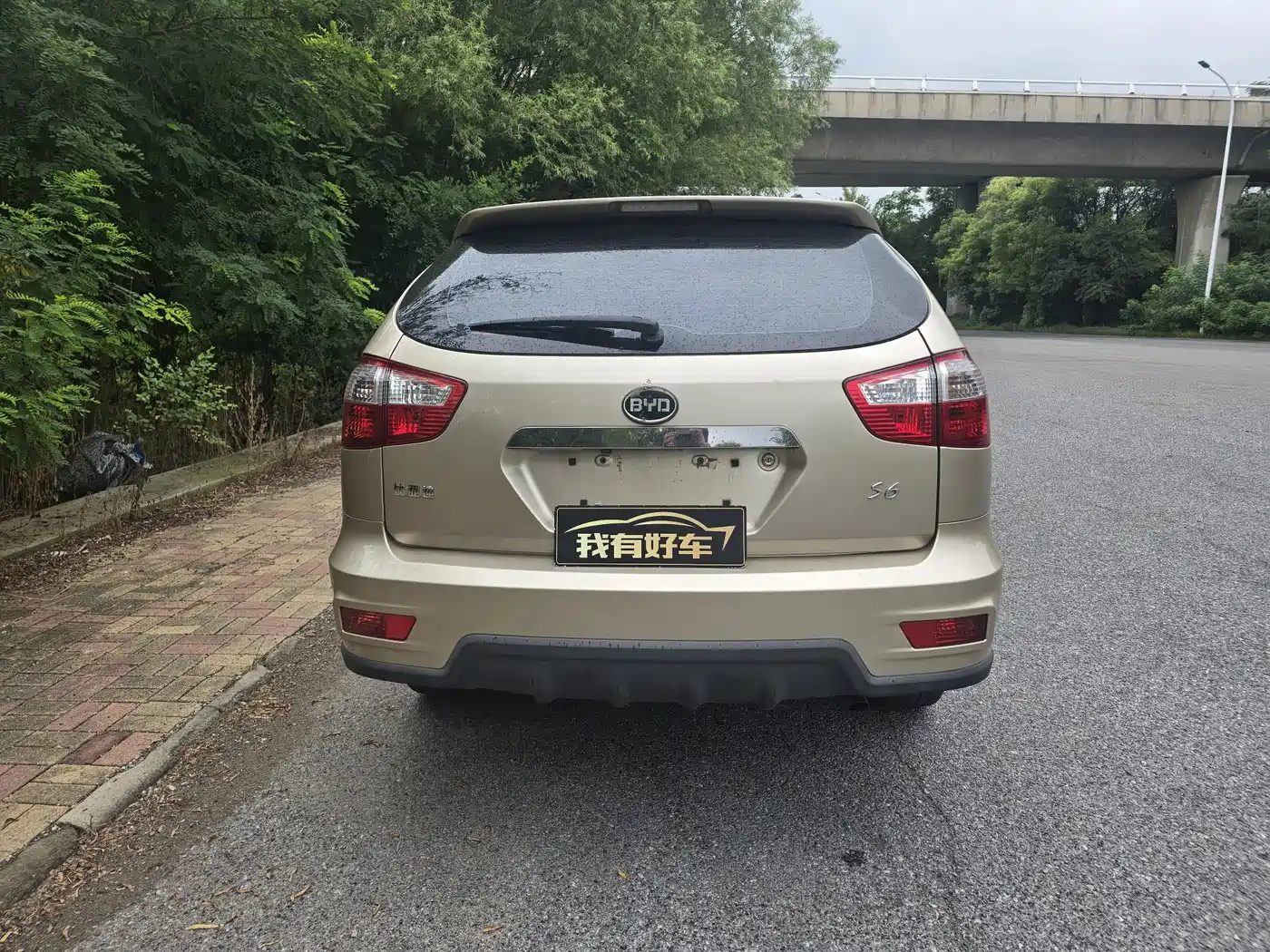 BYD S6 2014 2014 Model 2.0L Manual Luxury 5-Seater