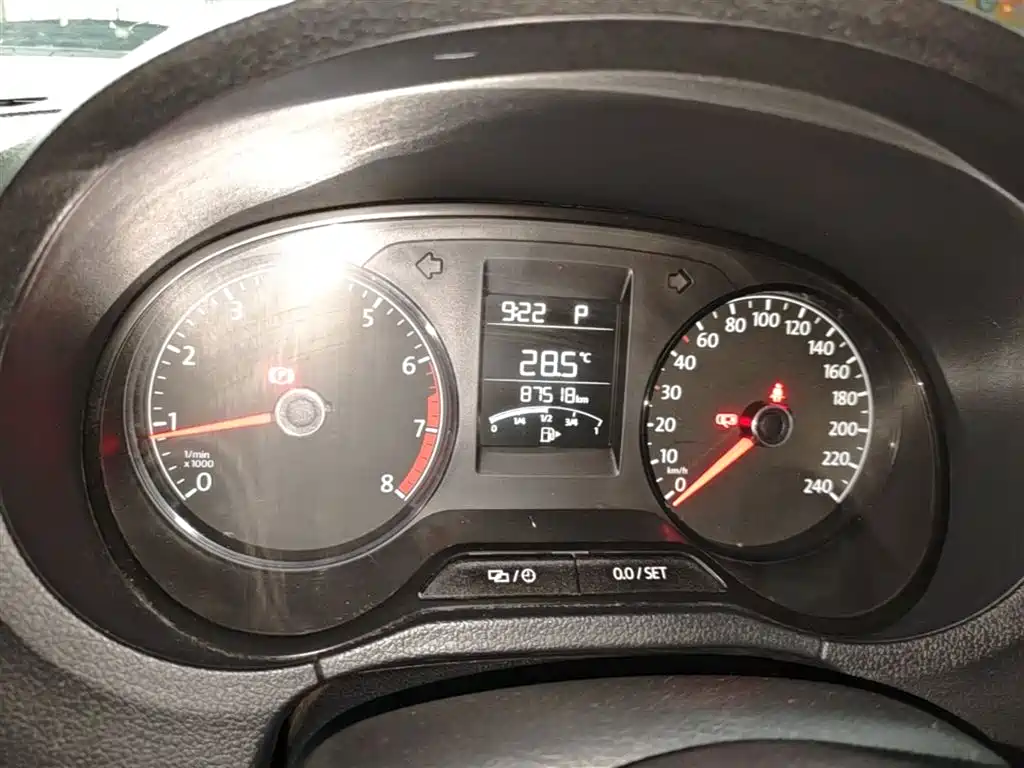 Volkswagen Polo 2016 1.4L Automatic Trend фото 12