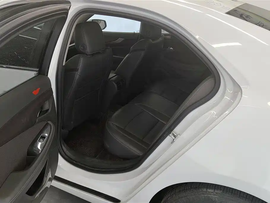 Chevrolet Malibu 2017 1.5T Automatic Luxury Edition фото 11