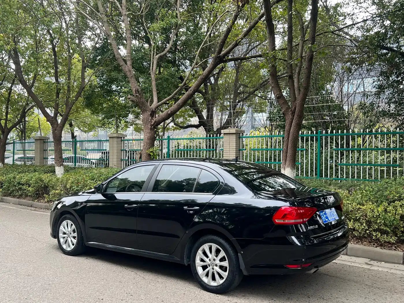 Volkswagen Lavida 2017 1.6L Automatic Comfort Edition фото 4