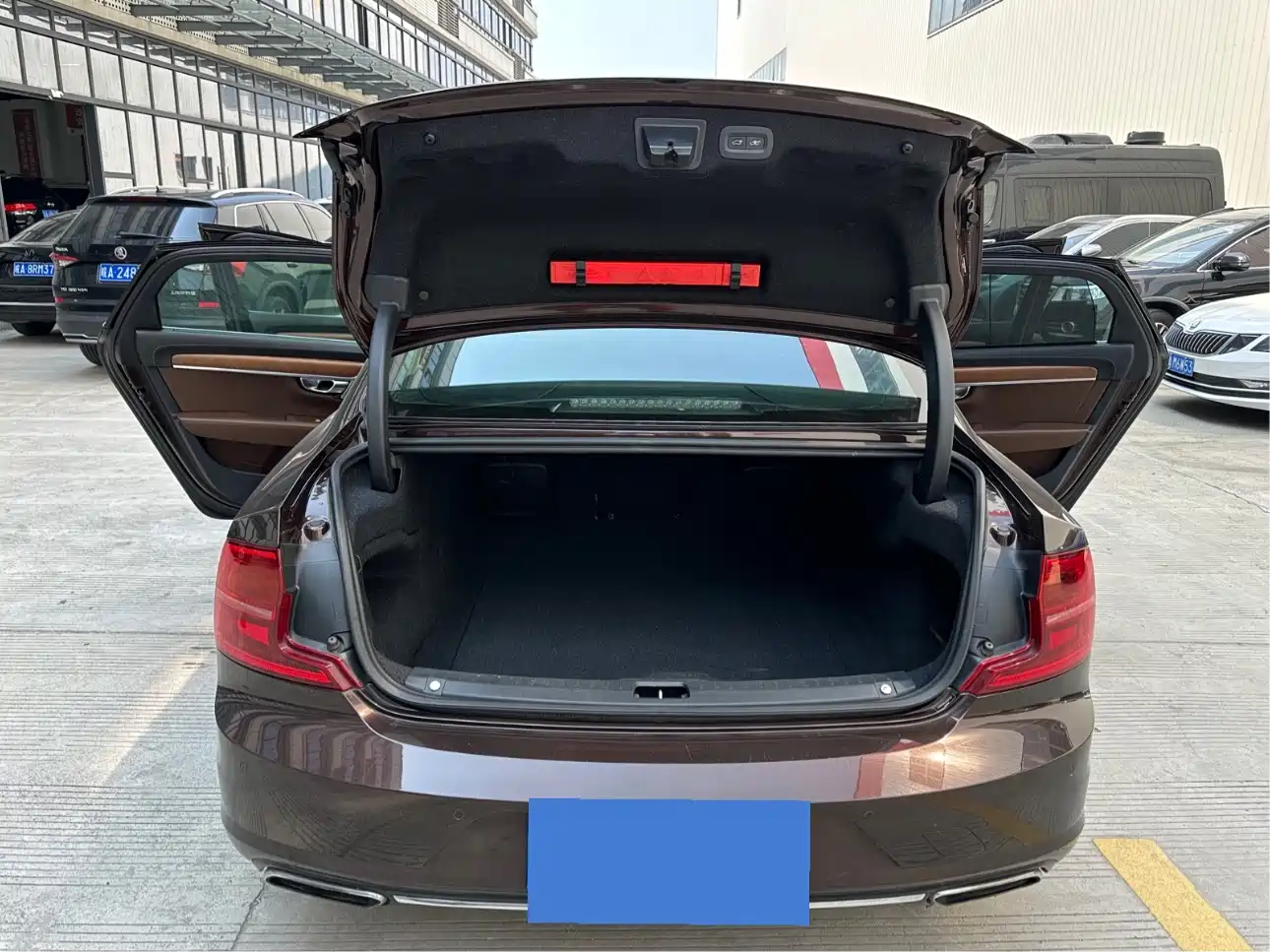 Фото 8 - Volvo S90