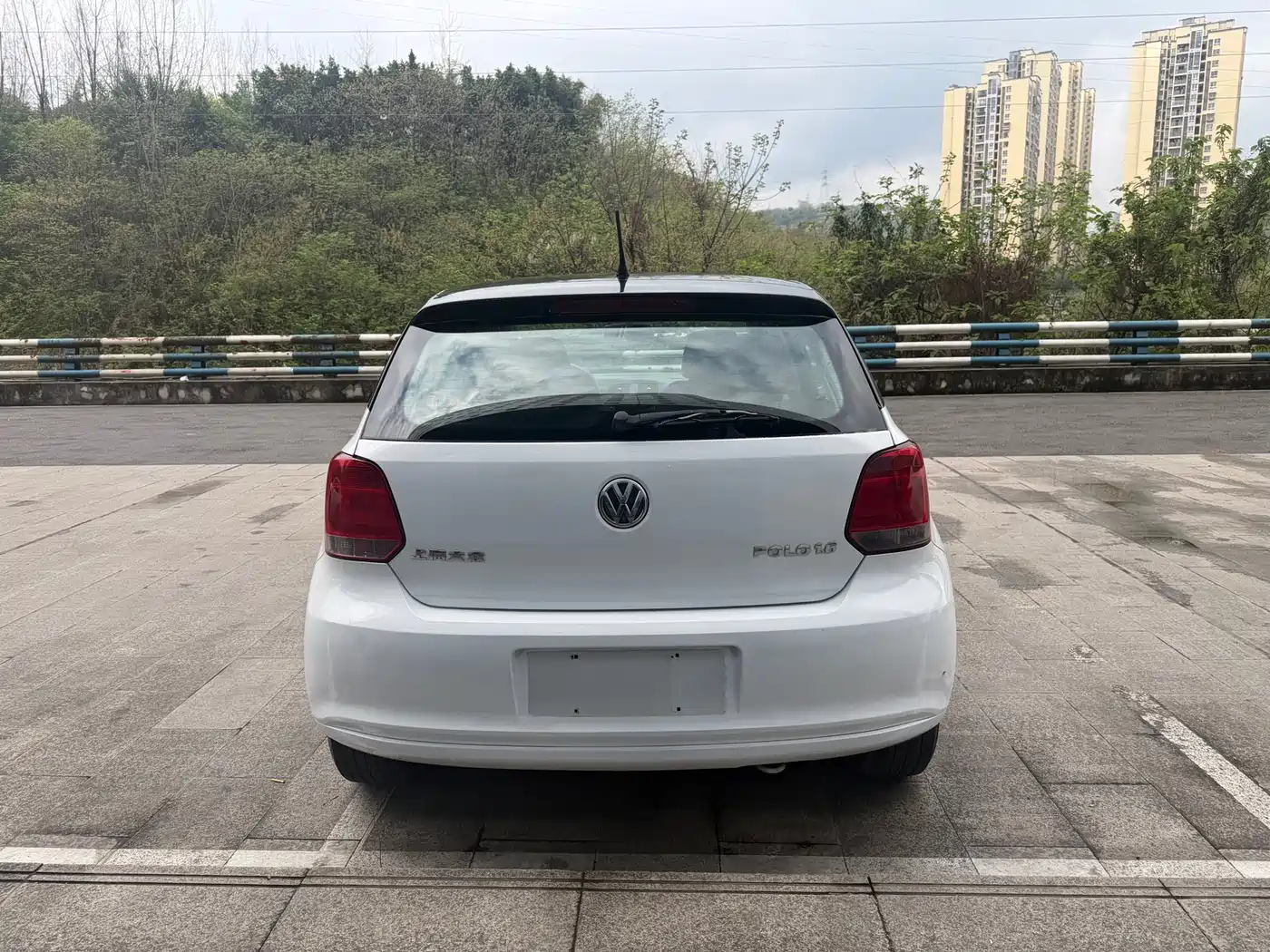 Volkswagen Polo 2011 1.4L Manual Joy Edition фото 16