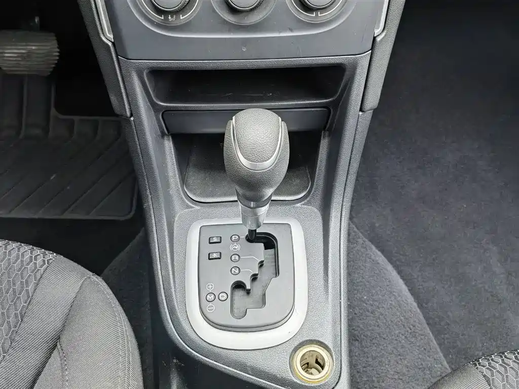 Peugeot 308 2014 Model Joy Edition Classic 1.6L Automatic Superior Style фото 13