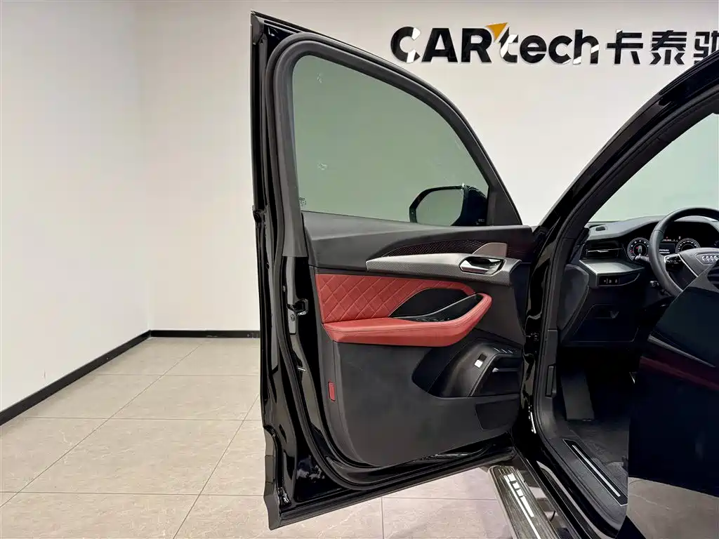 Audi Q6 2024 45 TFSI quattro Black Warrior Edition 6-seater фото 16