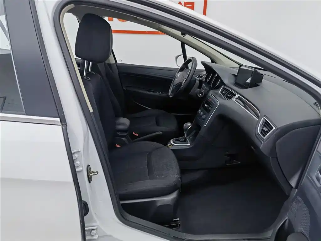 Peugeot 308 2014 Model Joy Edition Classic 1.6L Automatic Superior Style фото 23