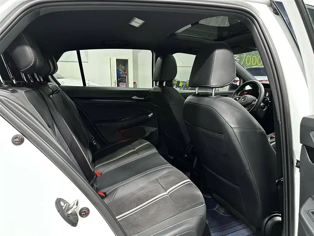 Volkswagen Golf 2023 280TSI DSG R-Line Lite фото 17