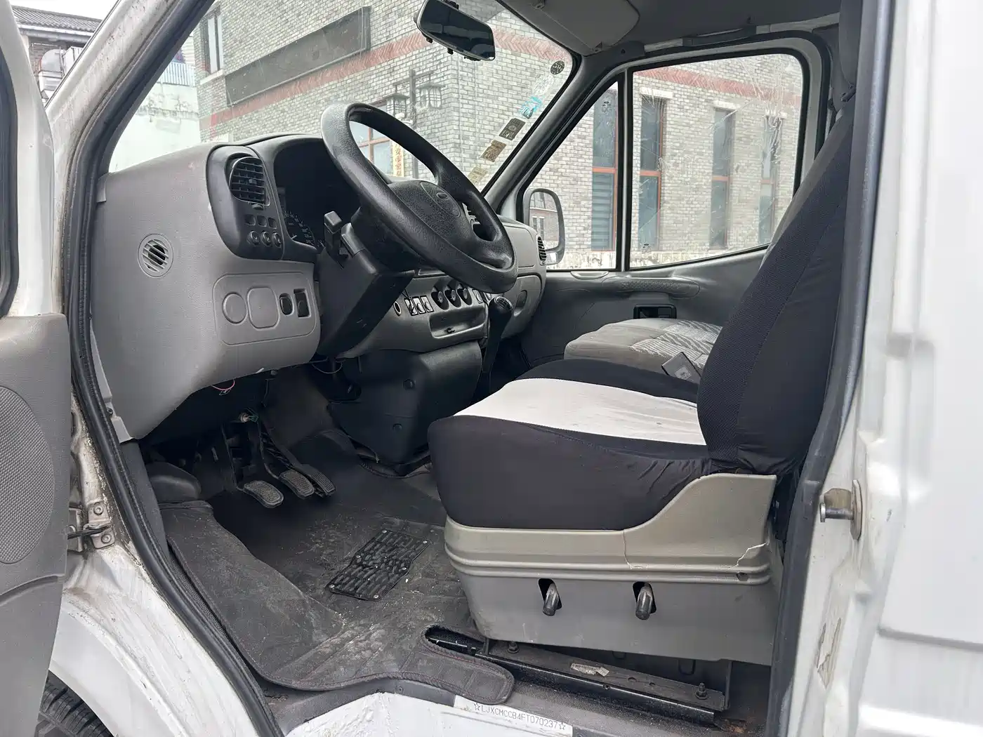 Ford Classic Transit 2015 2015 2.8T Diesel Short Wheelbase 6-Seater Mid-Roof MPV JX493ZLQ4