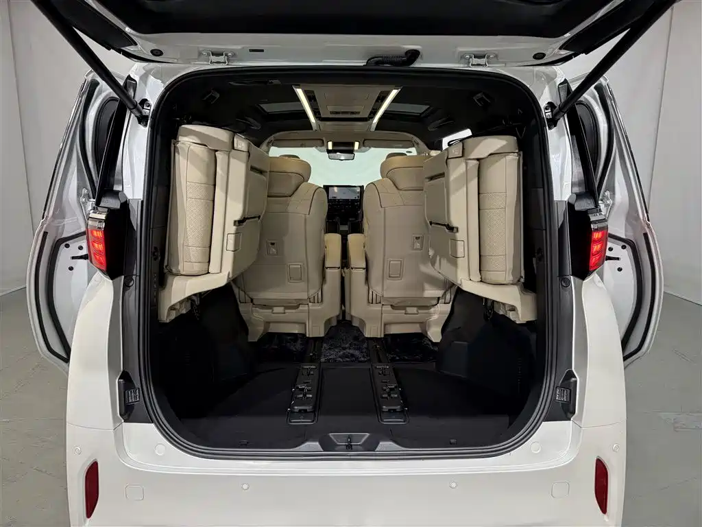 Toyota Alphard 2024 Hybrid 2.5L Ultimate Enjoyment Edition фото 18