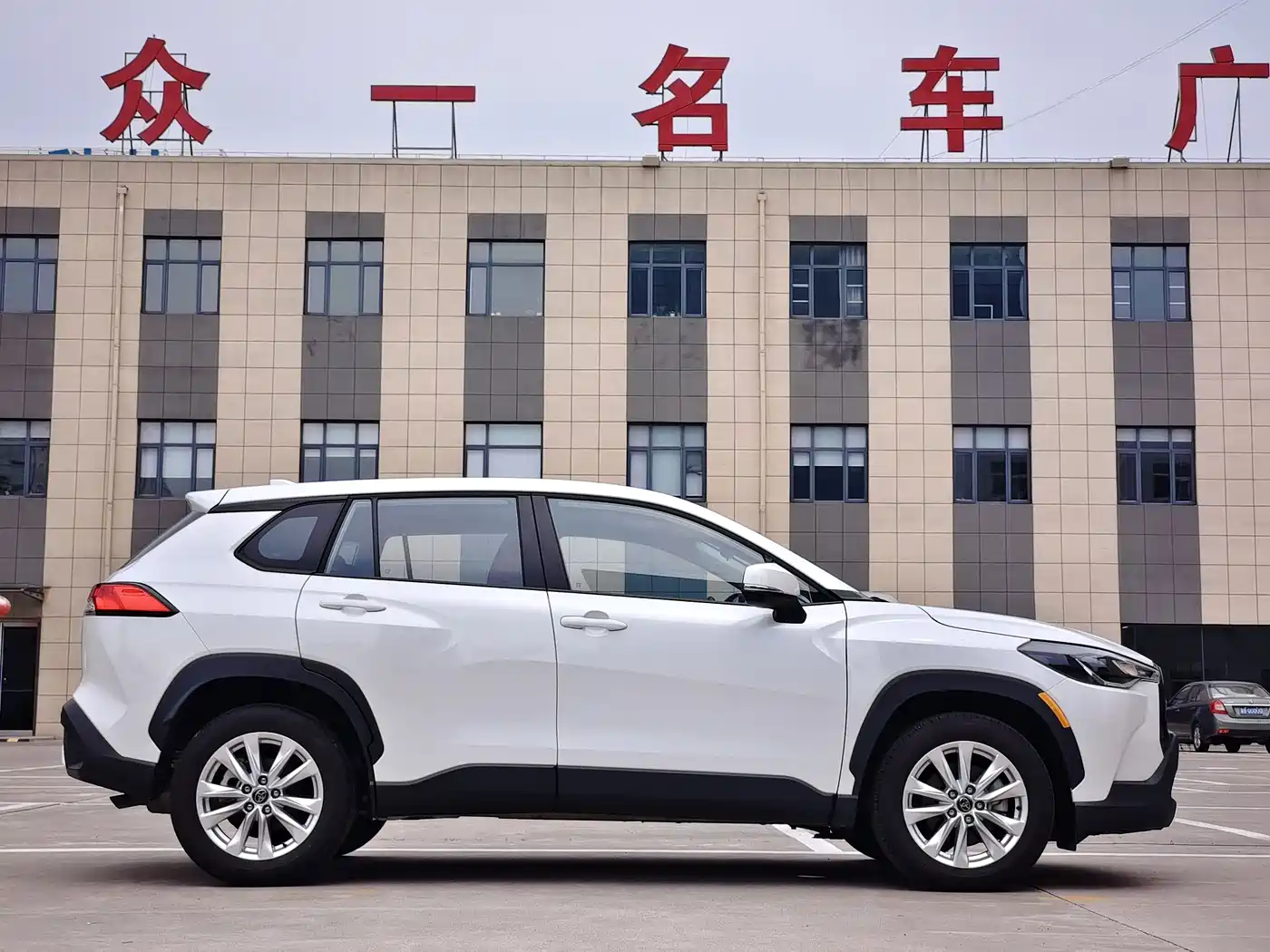 Toyota Corolla Cross 2025 2024 Model 2.0L Pioneer Edition