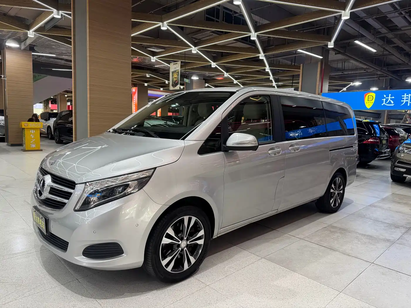 Mercedes-Benz V-Class 2016 V 260 Navigator фото 4