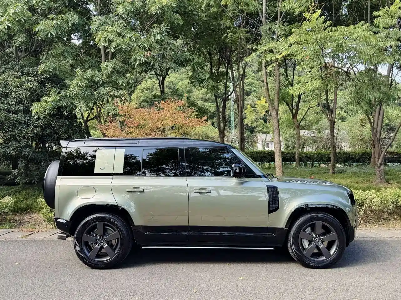 Land Rover Defender 2023 Facelift 90 2.0T P300 X-DYNAMIC HSE фото 9