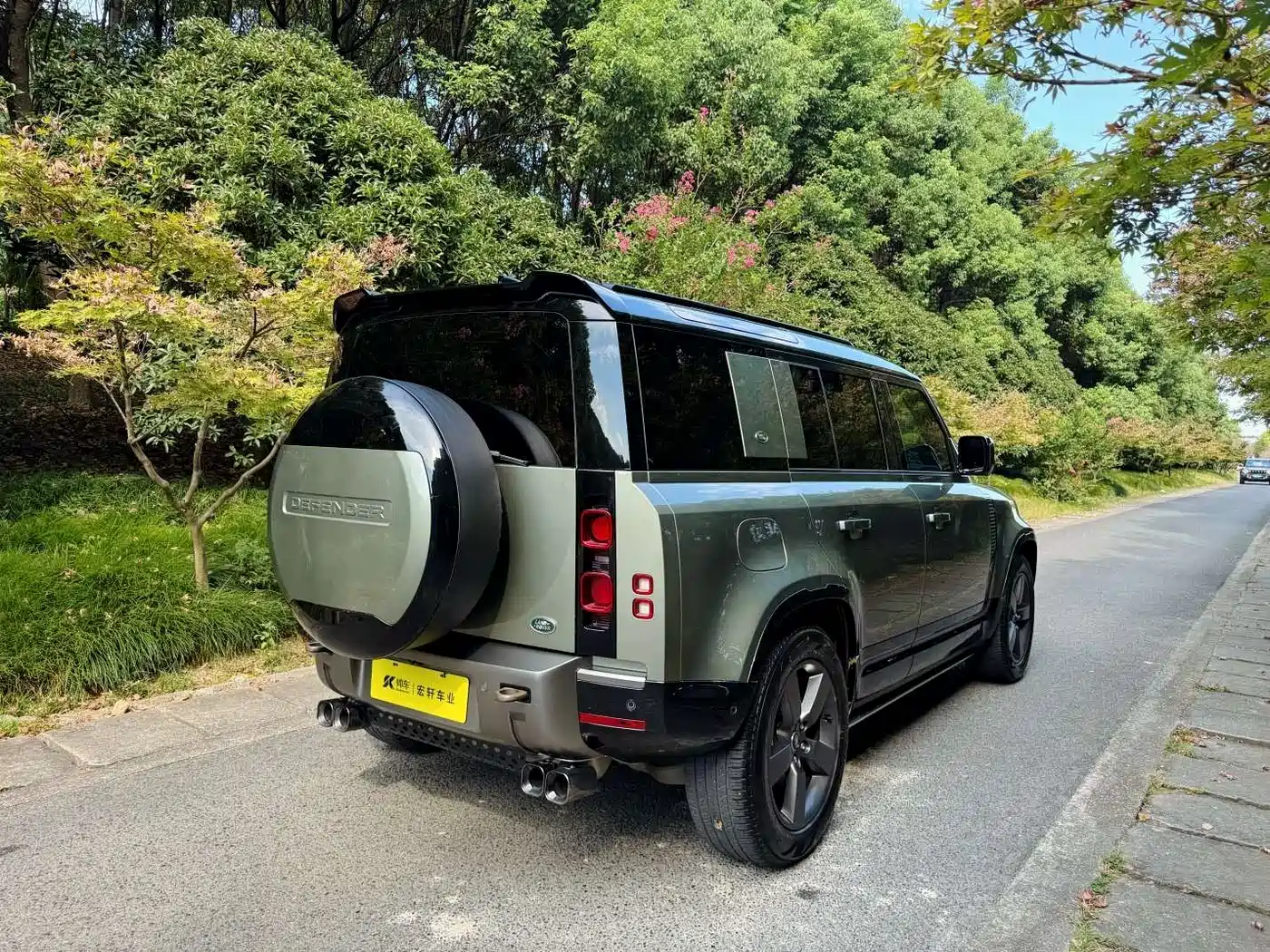 Land Rover Defender 2023 Facelift 90 2.0T P300 X-DYNAMIC HSE фото 4