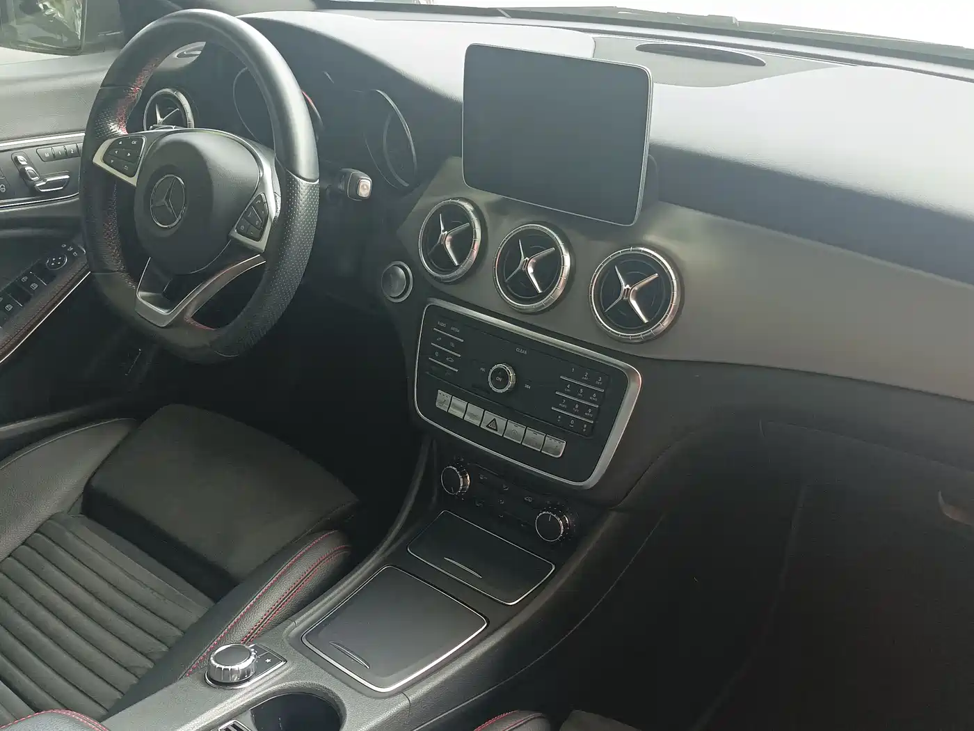Mercedes-Benz CLA (Import) 2018 CLA 220 4MATIC фото 12
