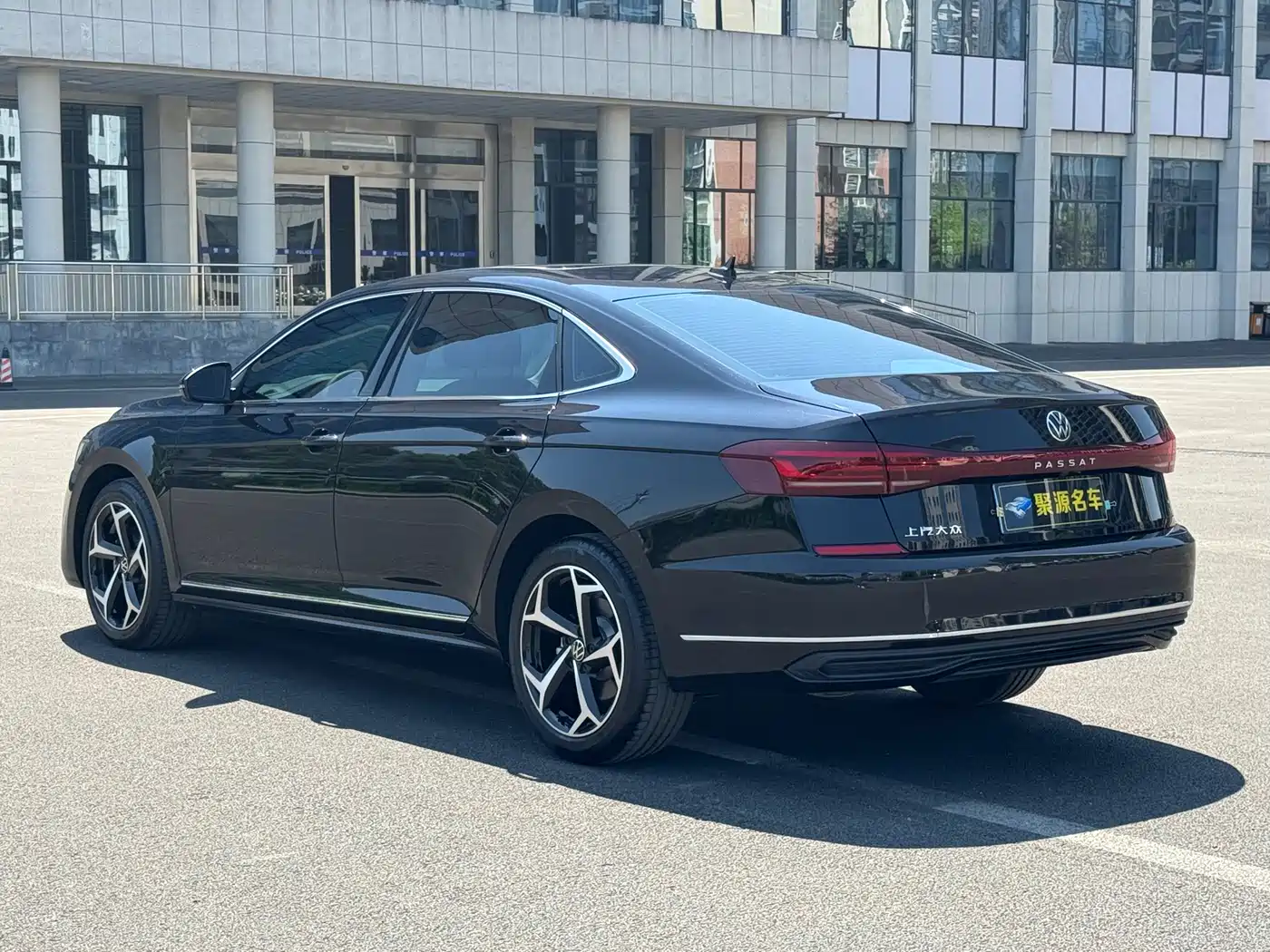 Volkswagen Passat 2025 Outstanding 330TSI Starlight Elite Edition фото 7