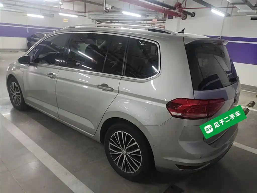 Volkswagen Touran 2016 Touran L 330TSI DSG Luxury фото 5