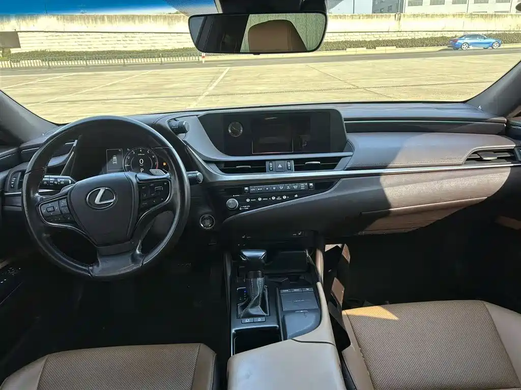 Lexus ES 2020 200 Excellence фото 7